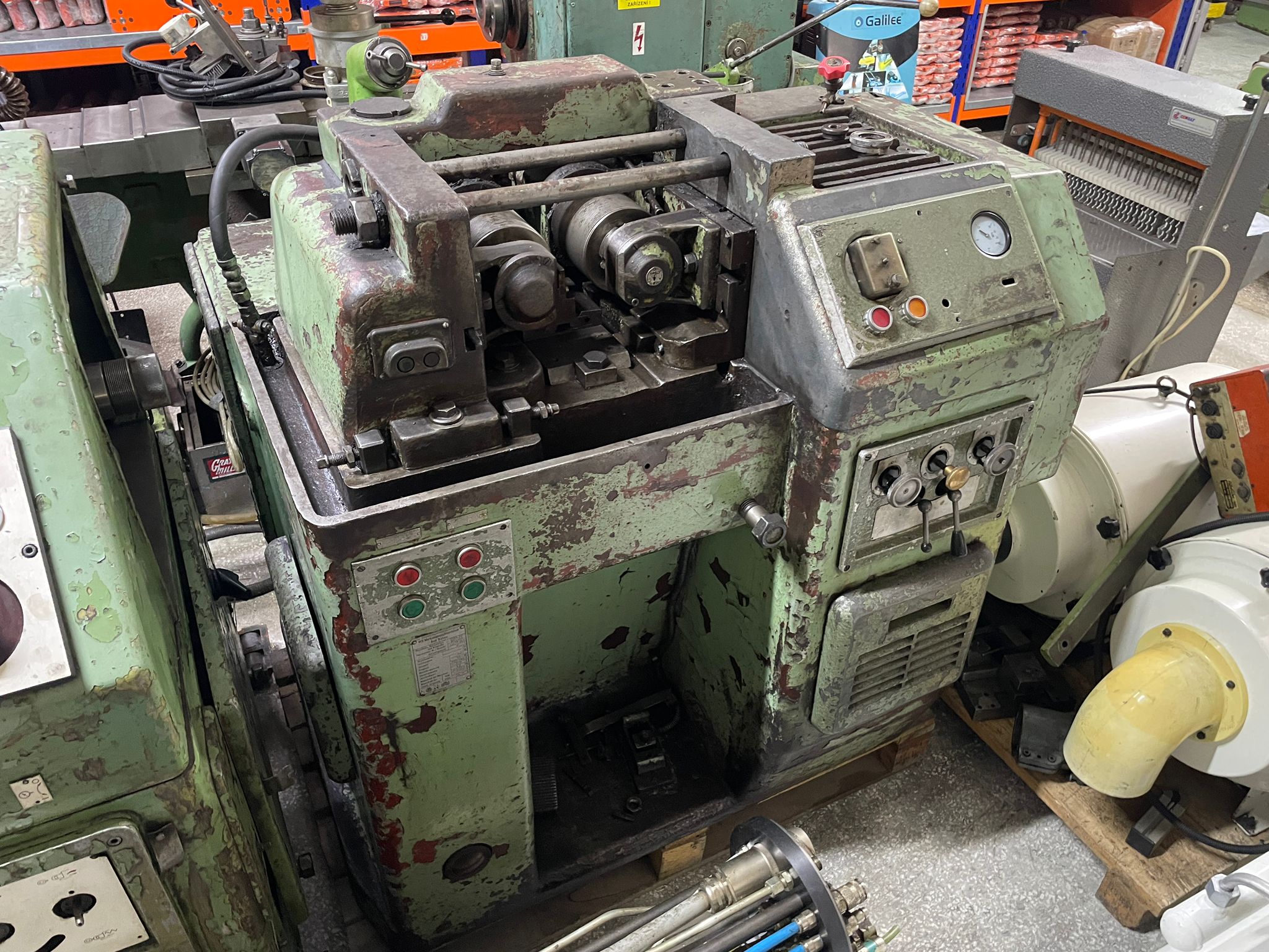 UPW - 12.5 TON THREADING MACHINE KB5216