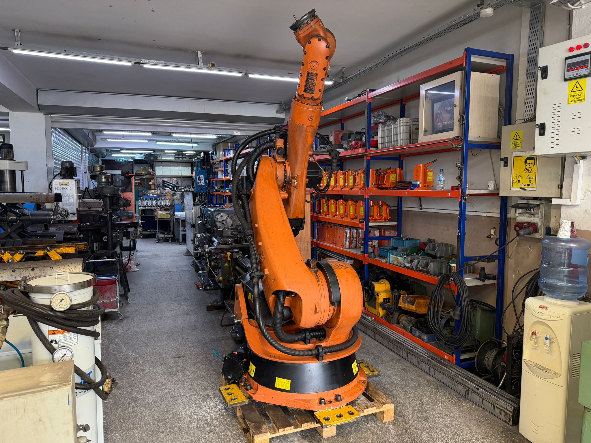 KUKA KR100 ROBOT