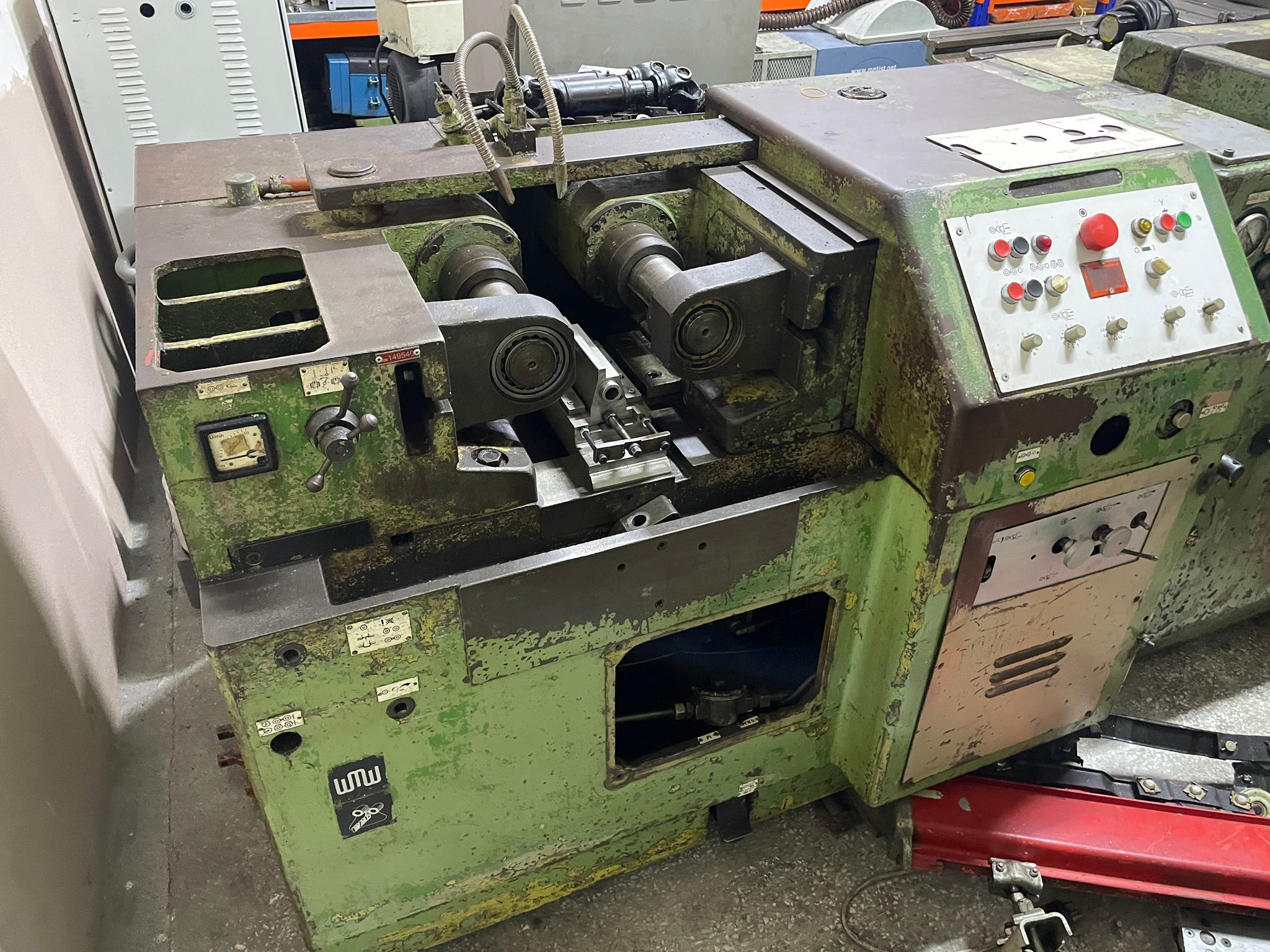 UPW - 25 TON THREADING MACHINE KB5217