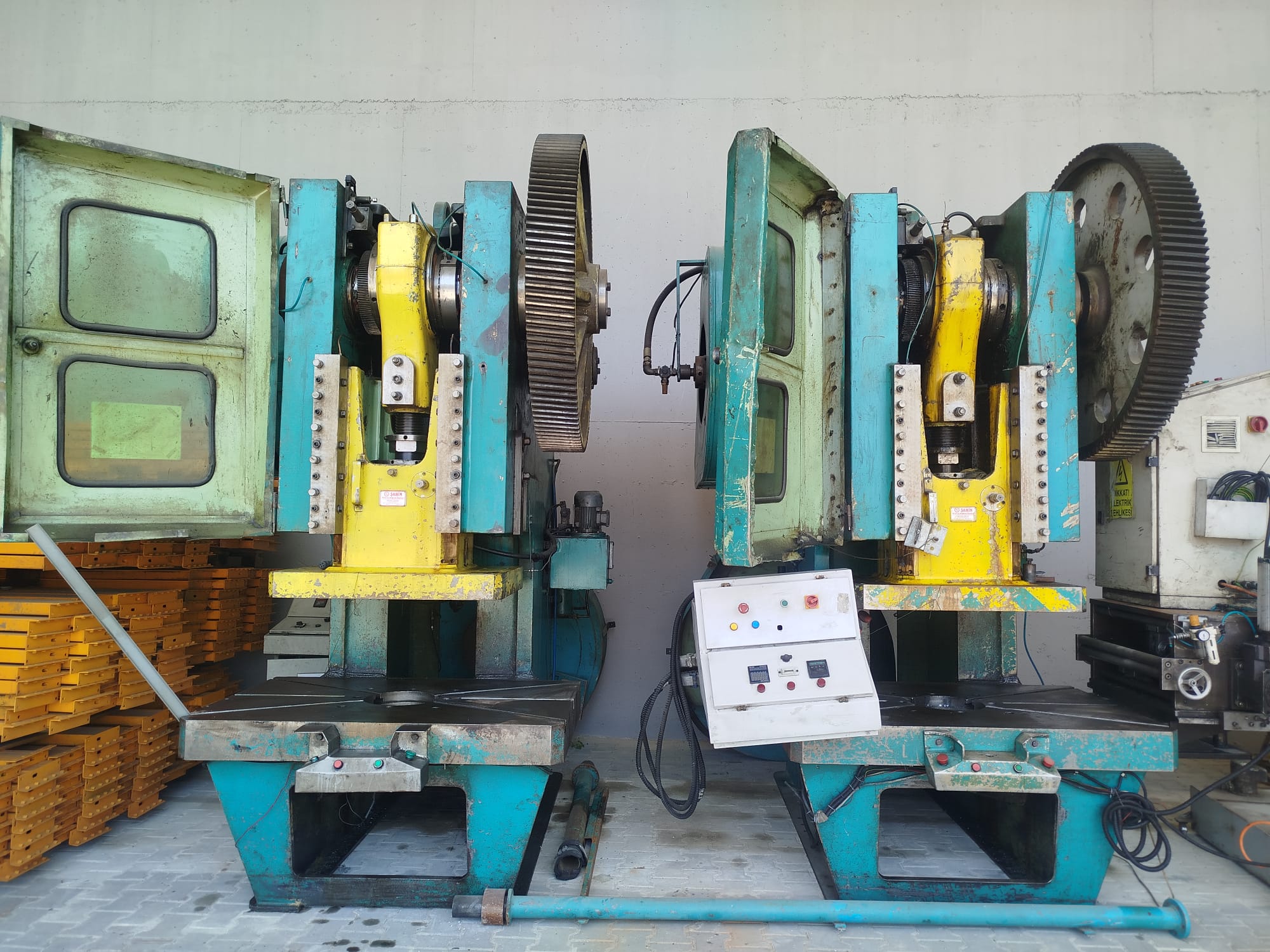 250 Ton hava kavramalı  C Tipi Eksantrik Presler KB5122