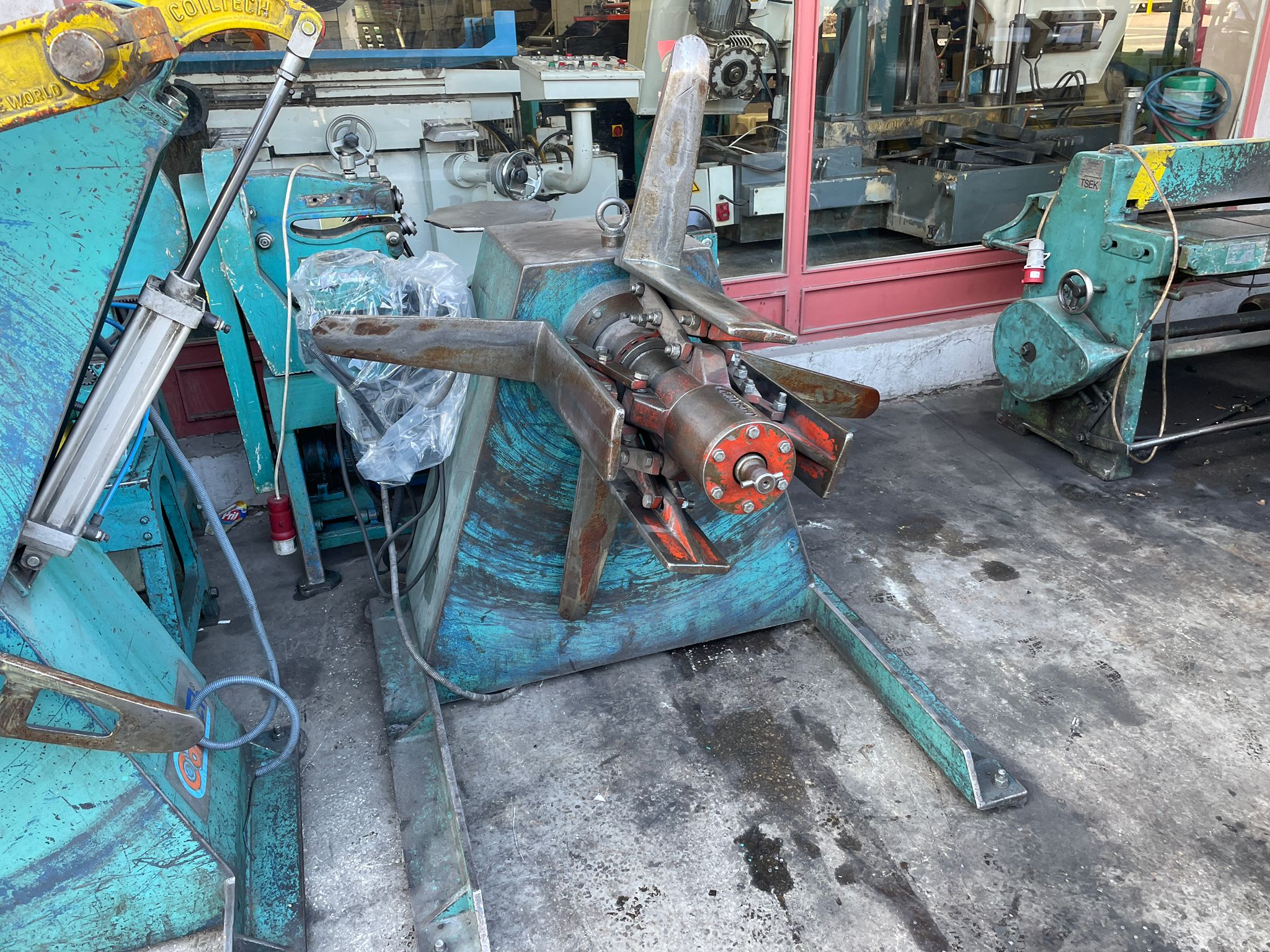 Coiltech marka 3 ton rulo açıcı ve sürücü KB5157