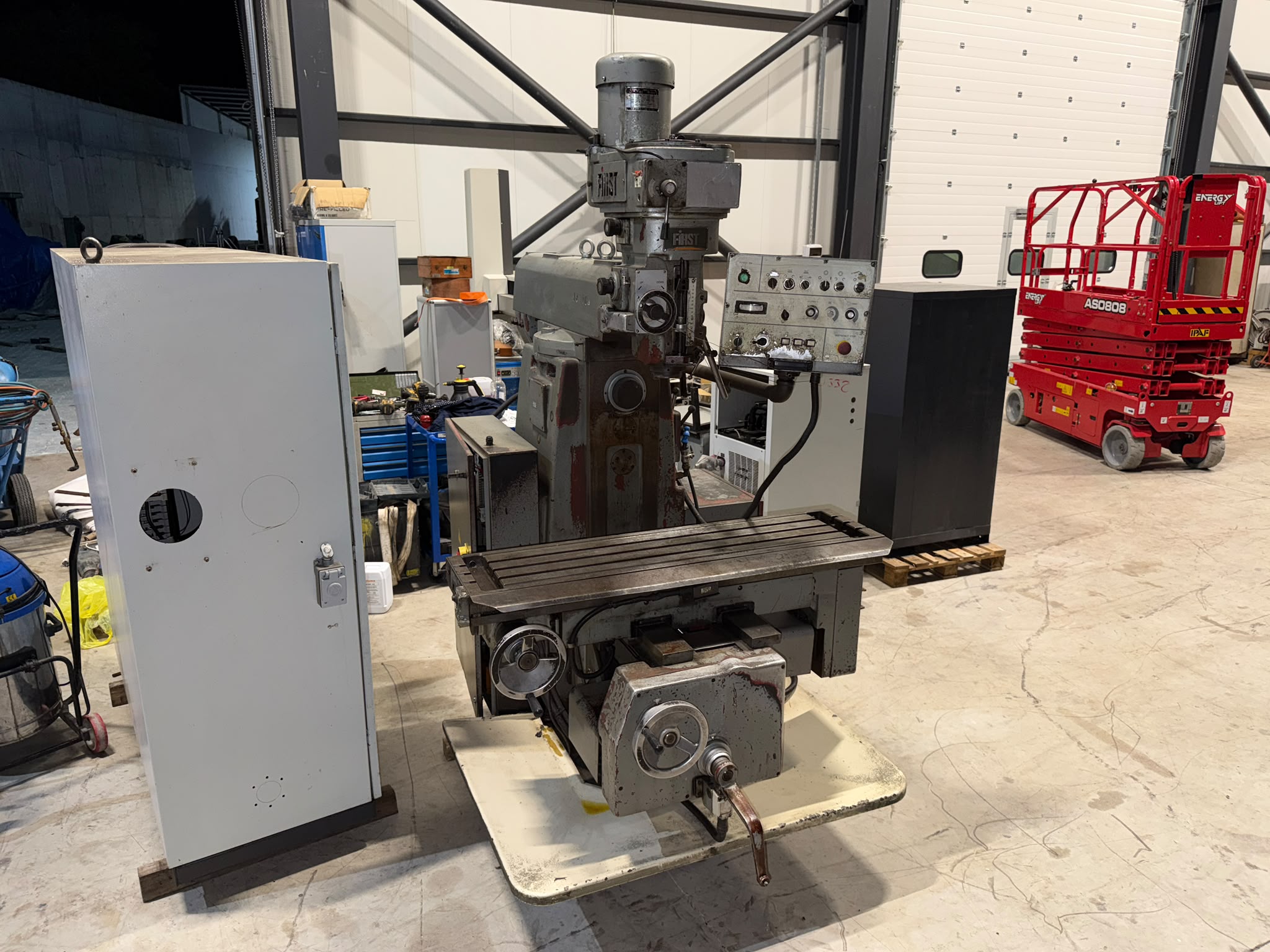 FİRST LC-205/VHD GÖBEKTEN MİLLİ KALIPÇI FREZE TEZGAHI 