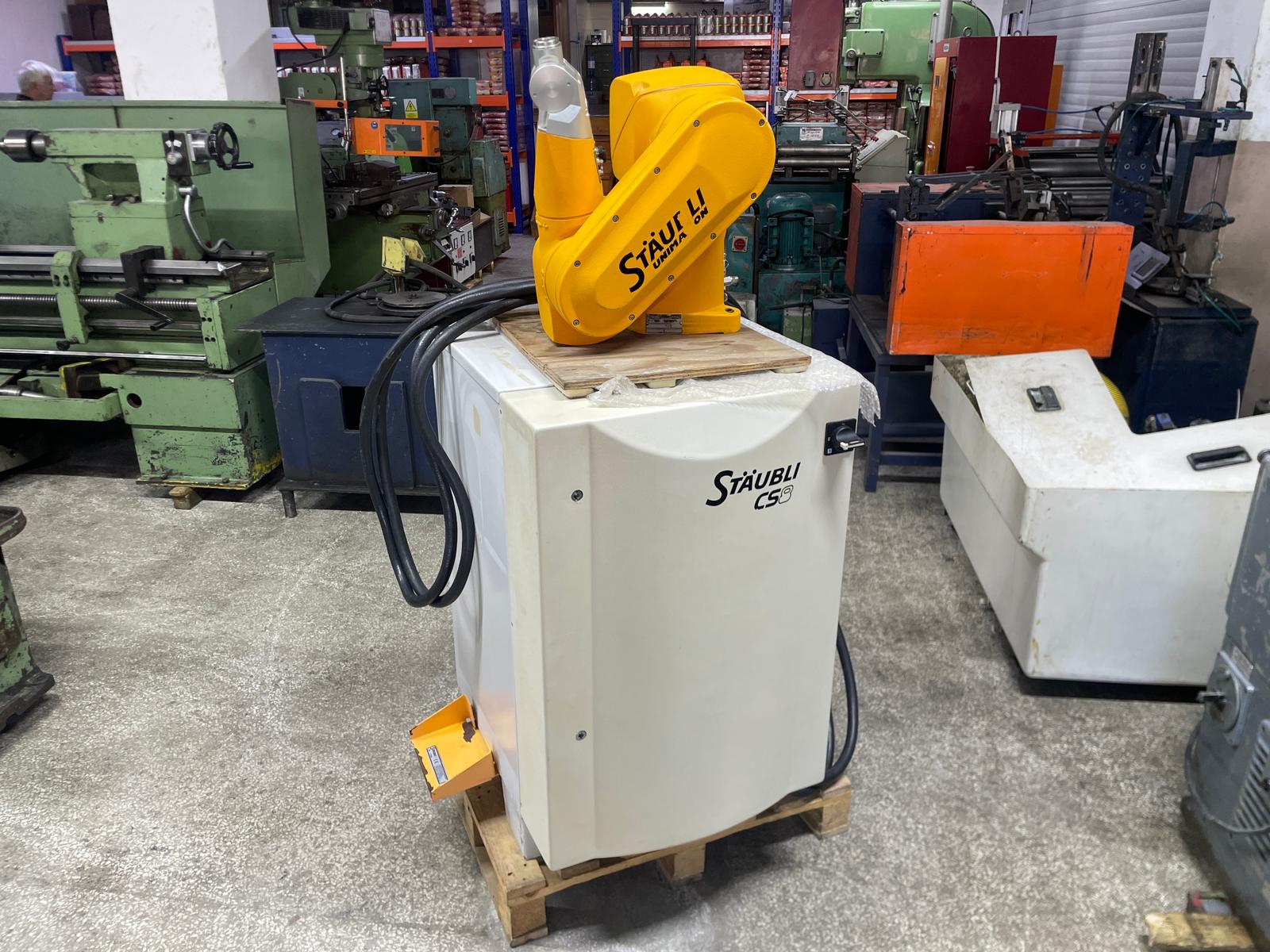 STAUBLI CS8 Robot 
